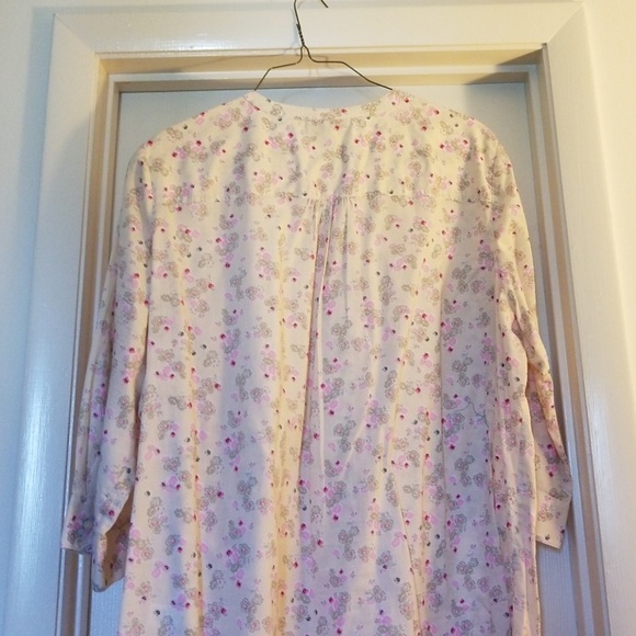 Women's 26/28 Lane Bryant Pink Floral Button-up - Picture 4 of 7